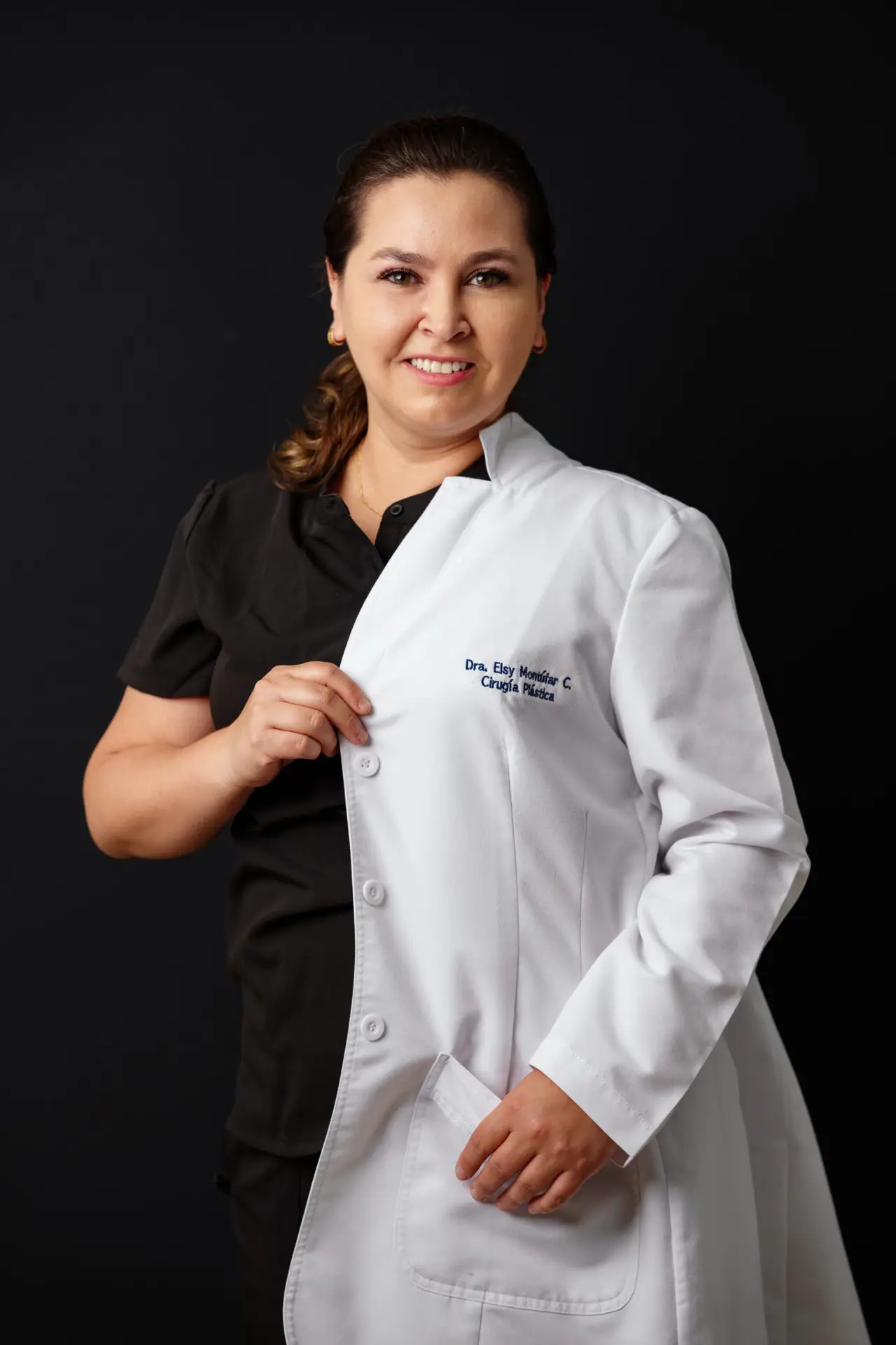Dr. Elsy Montúfar, plastic surgeon at Hospital CER