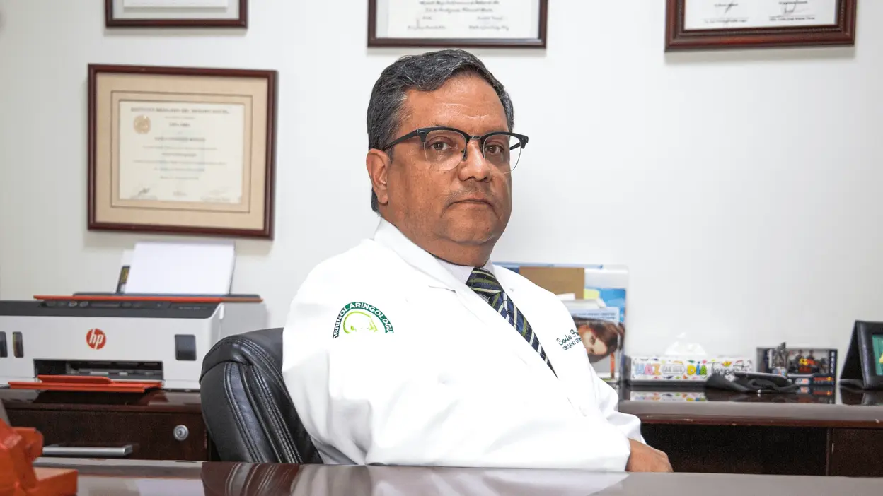 Dr. Carlo Pedroza, ENT specialist at Hospital CER